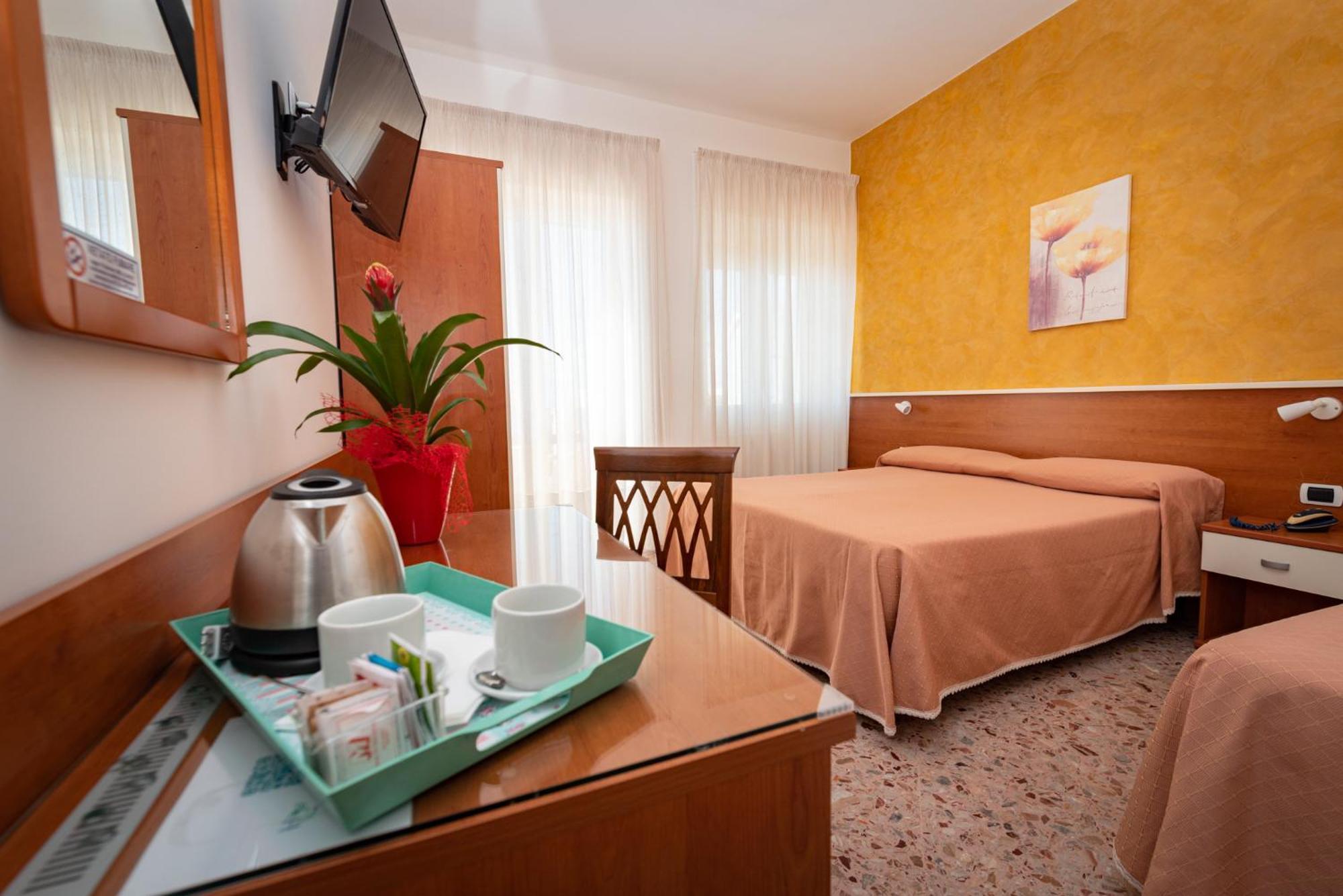 Hotel Baia Verde Maiori Exterior photo