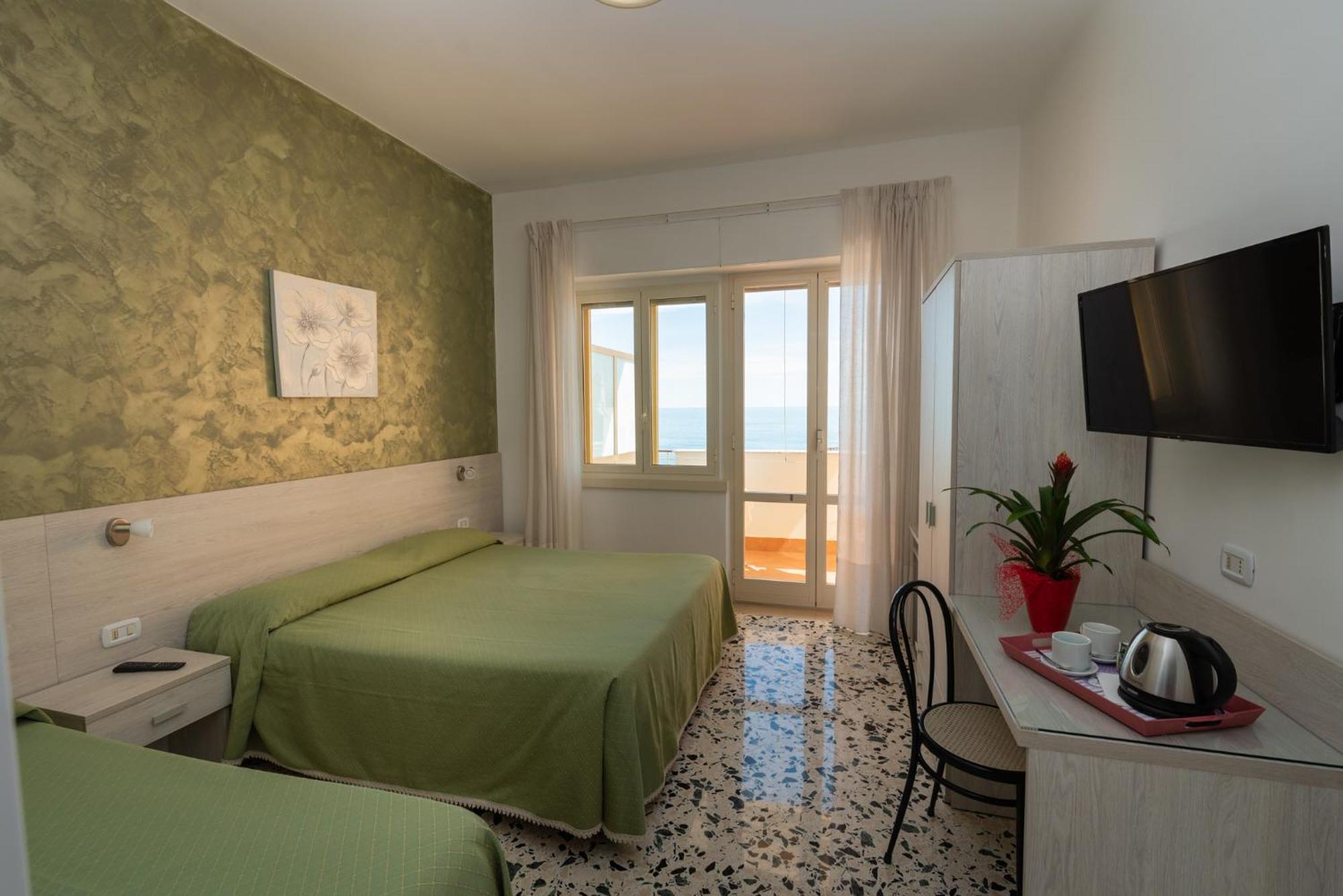 Hotel Baia Verde Maiori Exterior photo