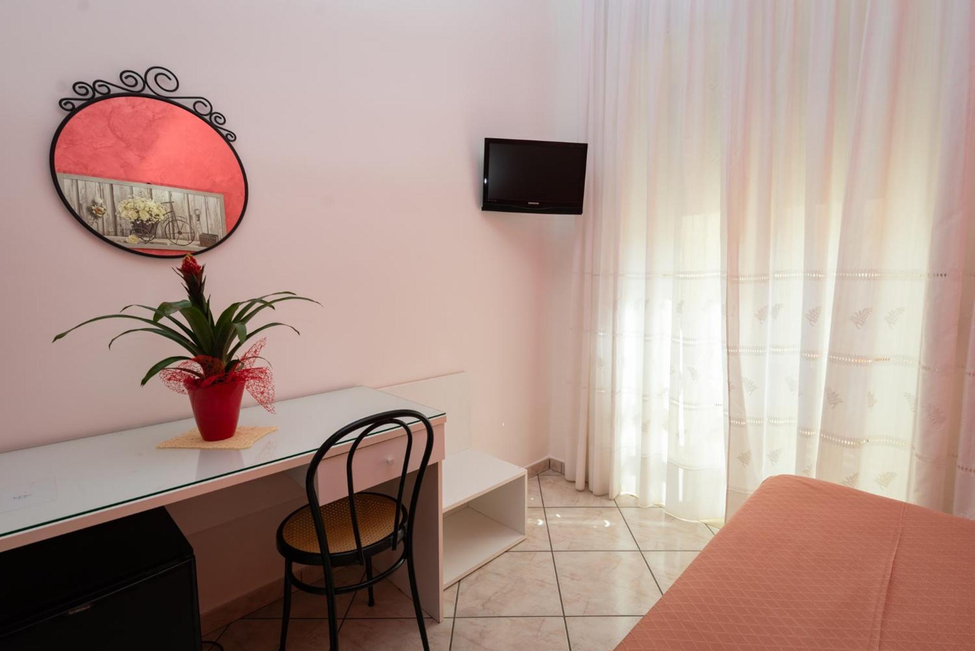 Hotel Baia Verde Maiori Exterior photo