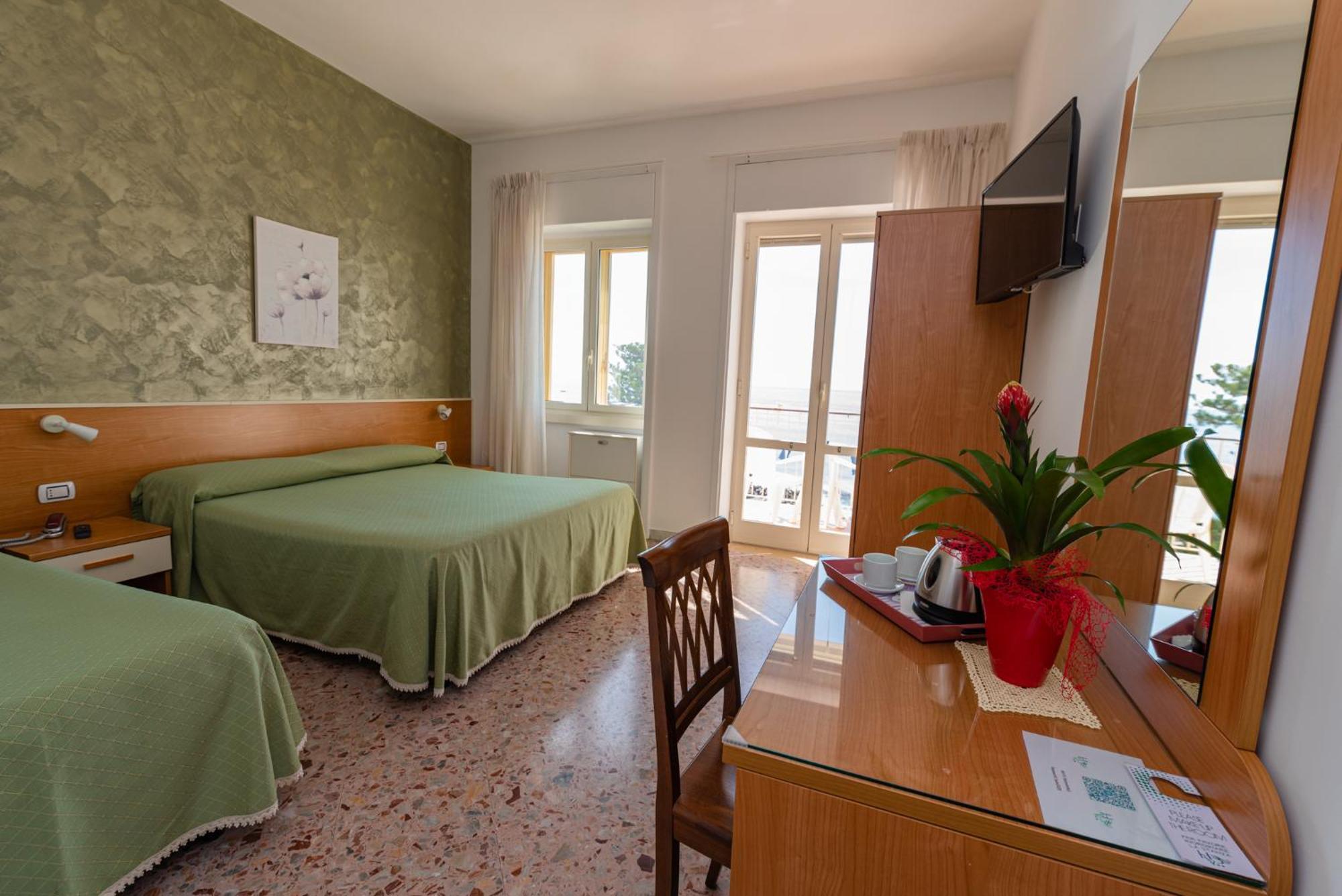 Hotel Baia Verde Maiori Exterior photo