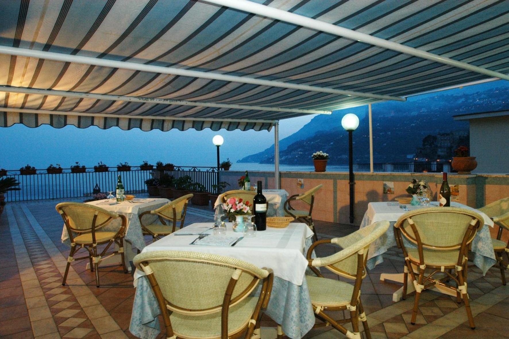 Hotel Baia Verde Maiori Exterior photo