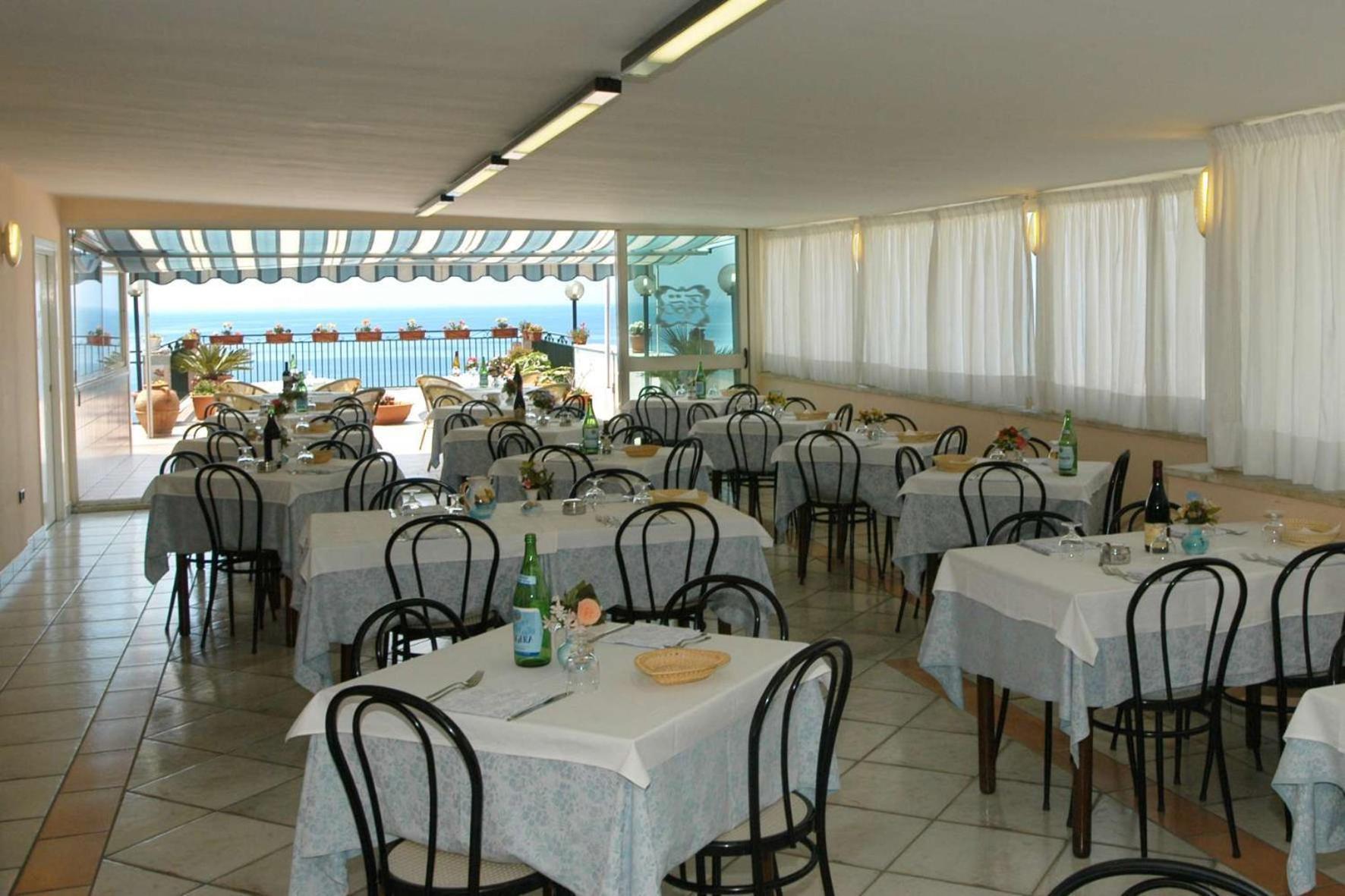 Hotel Baia Verde Maiori Exterior photo